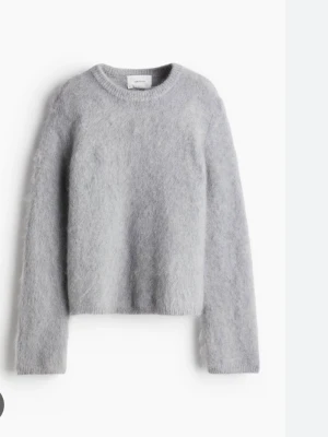 Mohiar stickad H&M - Super fin men tyvärr inte till användning ❤️storlek s men sitter mer som en xs