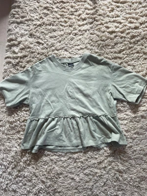 Gina tricot t-shirt - Sparsamt använd 