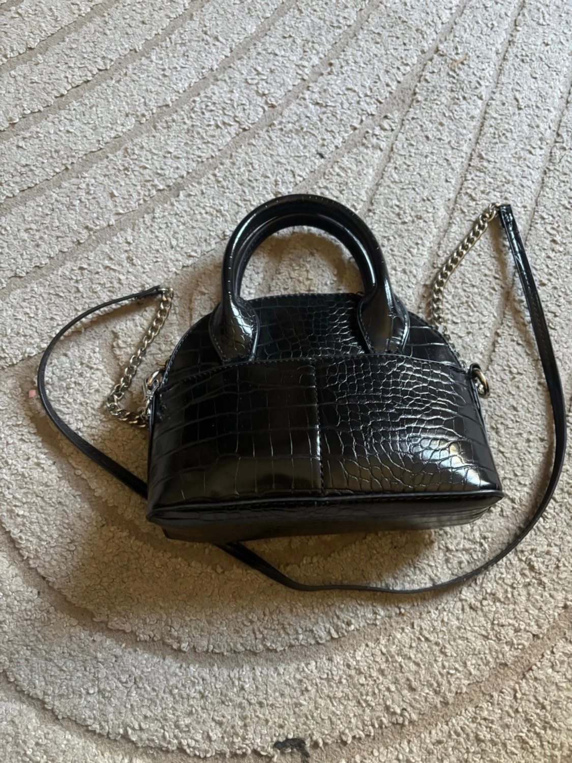 Svart croco-mönstrad handväska - 1