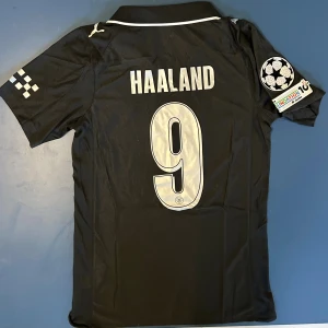 Haaland Manchester City Fotbollströja - Helt ny Haaland Manchester City Fotbollströja i storlek S