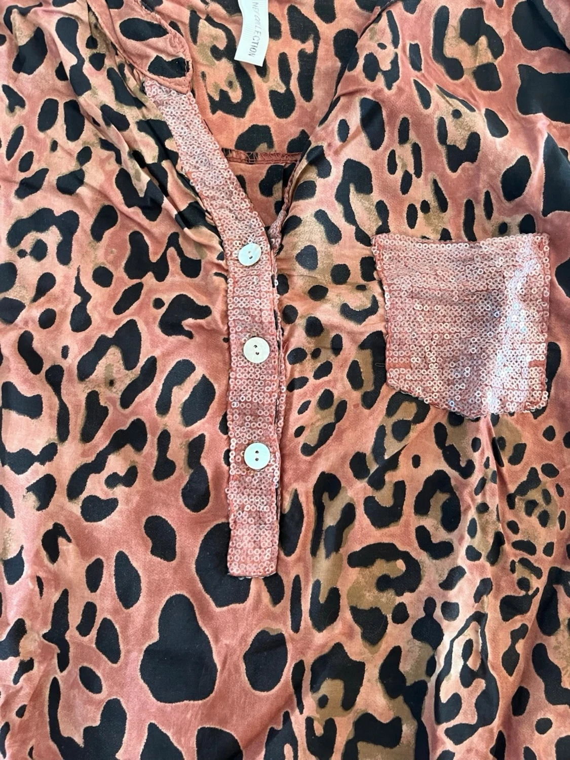 Leopardmönstrad blus med paljettdetaljer - 1