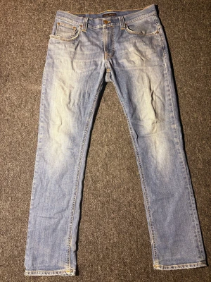 Vintage Nudie jeans  - Ett par vintage Nudie jeans som Tyvär inte passar mig. Priset är inte hugget i sten Hör av er vid minsta fråga🙌🏼🙌🏼😆 slitningar lite här och där eftersom denne vintige 