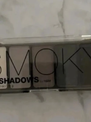 Ögonskugga smoky - Köpt för flera år sen, minns inte när. Aldrig använd. 