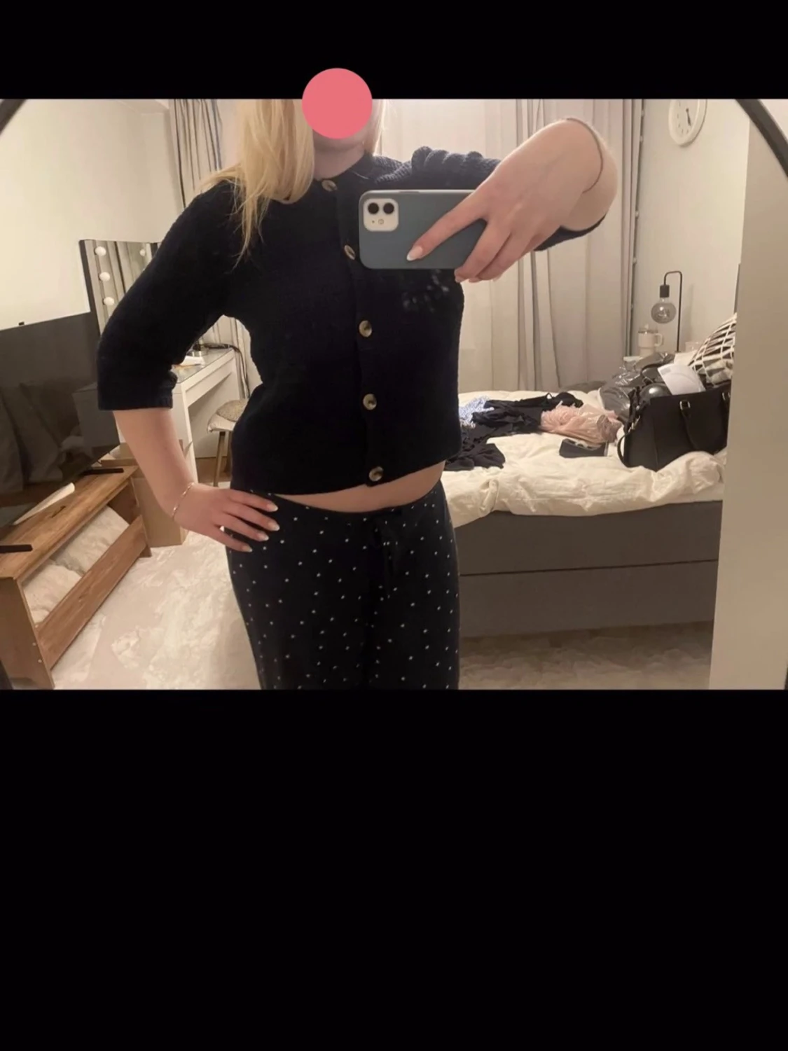 Mörkblå kort stickad kofta med knappar