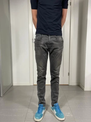 Replay Anbass Jeans - Säljer nu dessa Replay Anbass jeans, W31 o L32, skriv för fler bilder/frågor🙌🏼