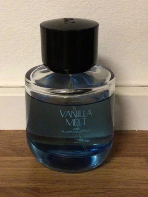 Zara Vanilla Melt parfym - Vanilla Melt från Zara Bloom Collection. Se bild hur mycket använt 