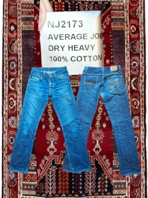 Nudie jeans average joe fades - Tjena! Säljer dessa average joes I dry raw heavy denim. Dessa talar för sig själva 🥹 Skulle säga att de passar w30 l34 Har blivit reparerade i skrev se mått: Midja:39cm Ytterbenslängd:107cm  Innersöm:82cm Lår:29cm Benöppning:20cm   Hör av er vid frågor. Priset kan diskuteras 