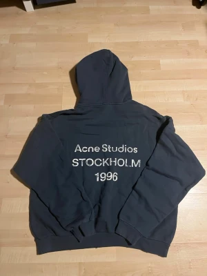 Blåa Acne Studios Hoodie - Helt ny, priset kan diskuteras 