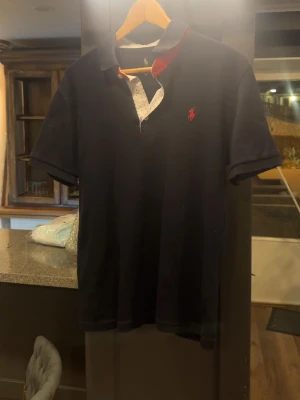 Polo piké - Schysst Pike från Ralph lauren st M inte använt på ett bra tag så den har bara suttit i garderoben, skick 9/10