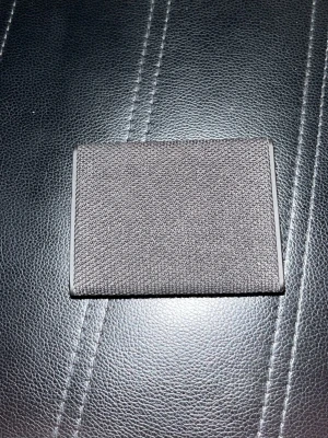 Svart bärbar högtalare från Urbanista - Funkar som ny inga problem man kan ladda den utan några problem bluetooth funkar perfekt.