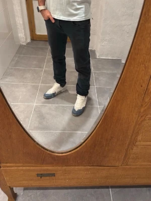 Replay jeans  - Ett par snygga byxor från Replay i storlek W30 L34 i modellen Anbbas 