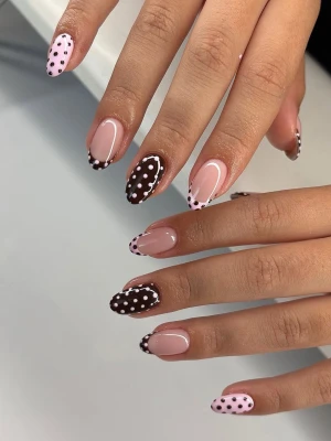 💞Handgjorda lösnaglar - Bruna och rosa press-on naglar med prickar