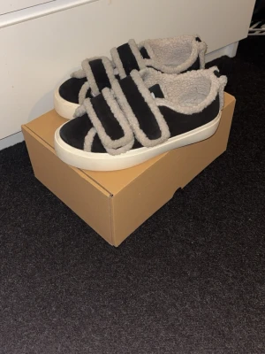 Inuikii sneakers - jätte fina skor ifrån inuikii som är nästintill nya, använda 10 gånger ungefär men har inte fått så mycket användning av dom på senaste därför säljer jag dom!💓