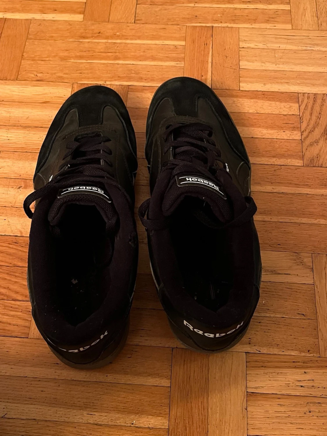 Svarta Reebok sneakers i läder och mocka - 4