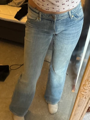 Ljusblå straightleg jeans - Ljusblå straightleg jeans. 