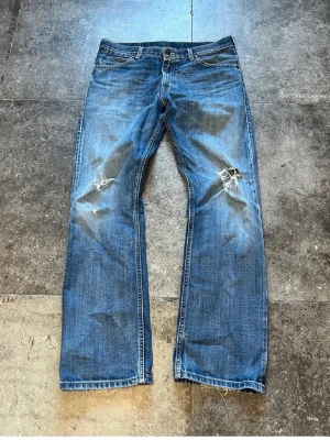 LEVIS 512 - Perfekta jeansen. Laga dessa och få en snygg patina eller behåll dem med hål. Otroligt go passform. 512 i perfekt stil 32/32