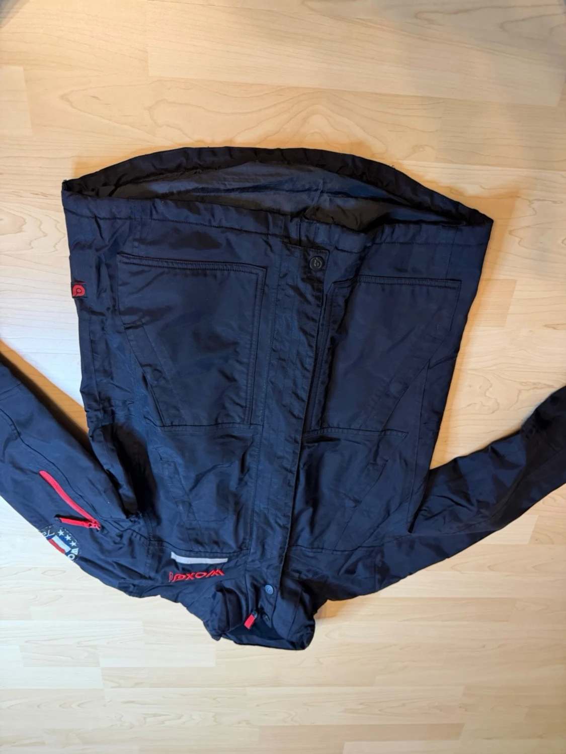 Svart dunjacka från Woxo KappAhl