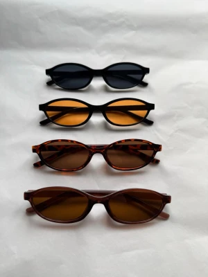 Solglasögon 4 st - Helt nya aldrig använda. Alla 4 st medföljer för priset.