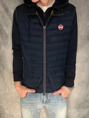 Colmar väst - Colmar väst!  || Nypris ~ 2799kr Vårt pris ~ 329kr || Finns bara en defekt (sista bilden) annars super!||  Bara att höra av sig vid funderingar!!🙌