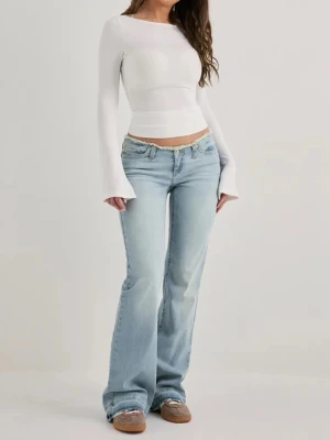 Supersnygga lowwaist jeans från Nelly!! - Använda en gång, inga defekter och hör av dig vid frågor eller fler bilder💗💗