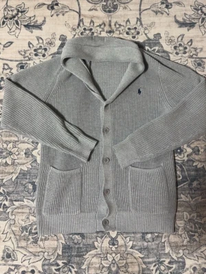 Polo cardigan  - Använd en gång inprinsip helt ny storlek M priset kan diskuteras