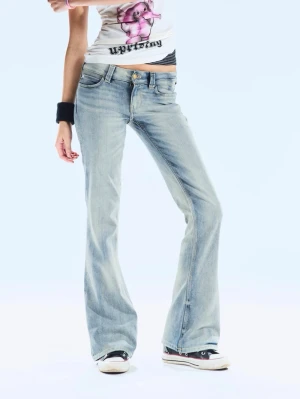 Ljusblå bootcut jeans - Cloudy blue bootcut jeans med låg midja. Endast använd fåtal gånger. Storlek 25/32 från Cheap monday Weekday. Skriv vid bilder/frågor eller intresse!🩷