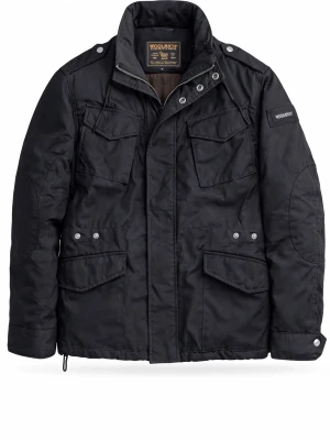 Woolrich Field Jacka - Snygg och eftertraktad field jacka från Woolrich! Fint skick inga defekter. Storlek M, modellen är ca 182, 70kg. Kontakta mig för fler frågor och funderingar!