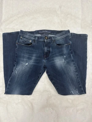 Jacob cohën jeans | w25 - Jacob cohën jeans -skick: bra - storlek: W25 - tillbehör: jeans - nypris: 7000kr - v.collection