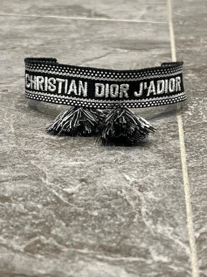 Dior Armband - Fint armband, passar alla möjliga outfits och skickas samma dag!