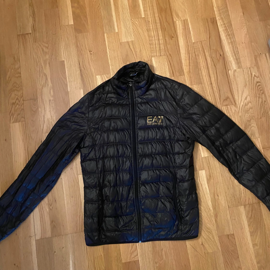 Svart dunjacka från Emporio Armani