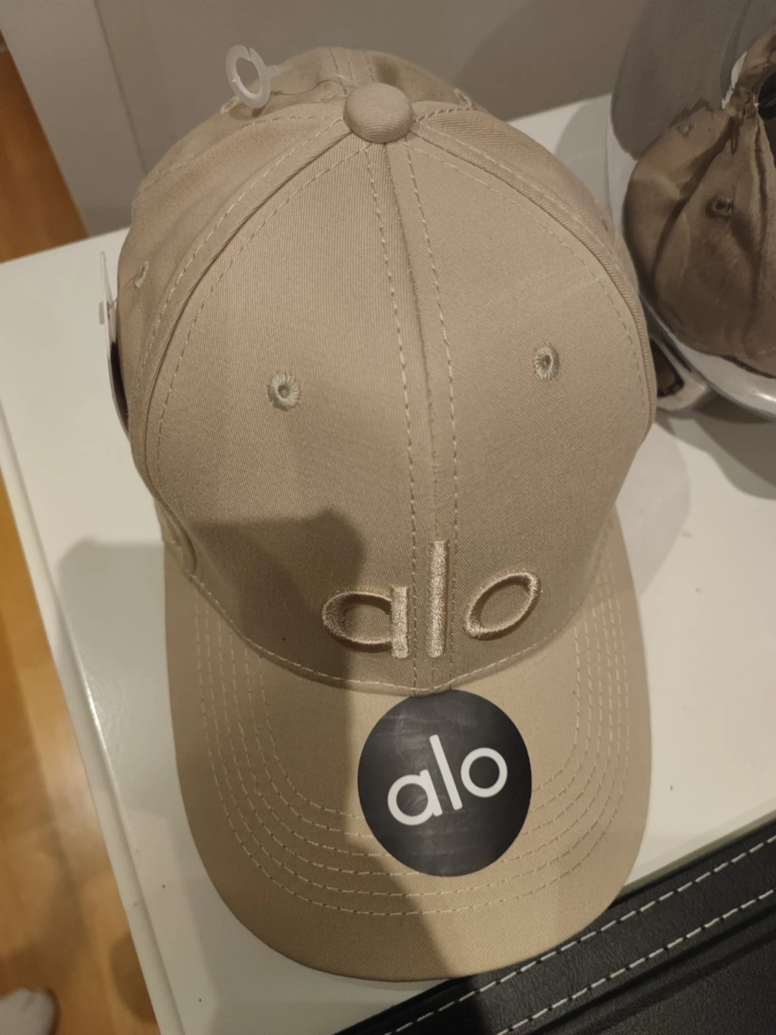 Beige keps från Alo