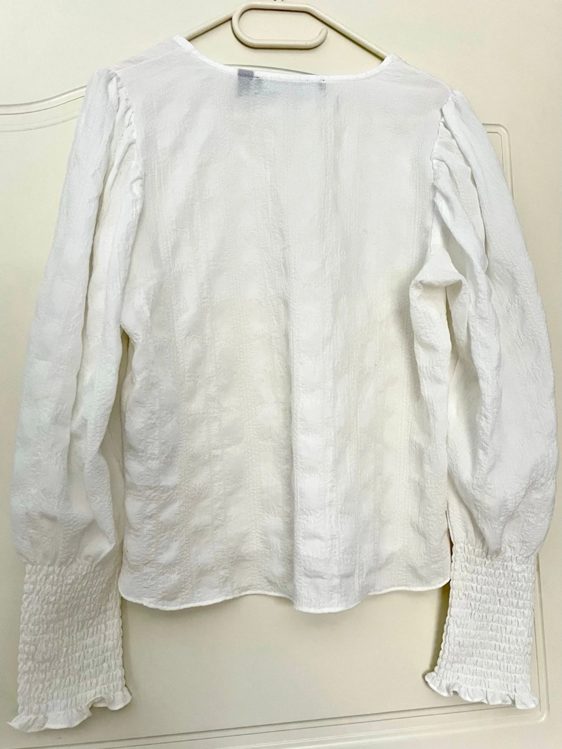 Vit blus med v-ringning vero moda - 1