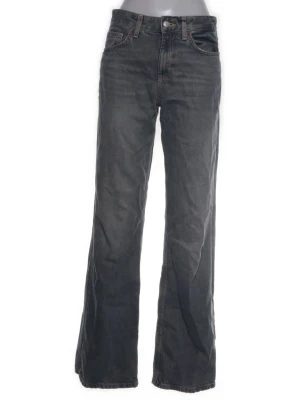 Baggy jeans  - Baggy jeans from zara i storlek 36, midjemåttet är 76 cm och innerbenslängden 82 cm❤️