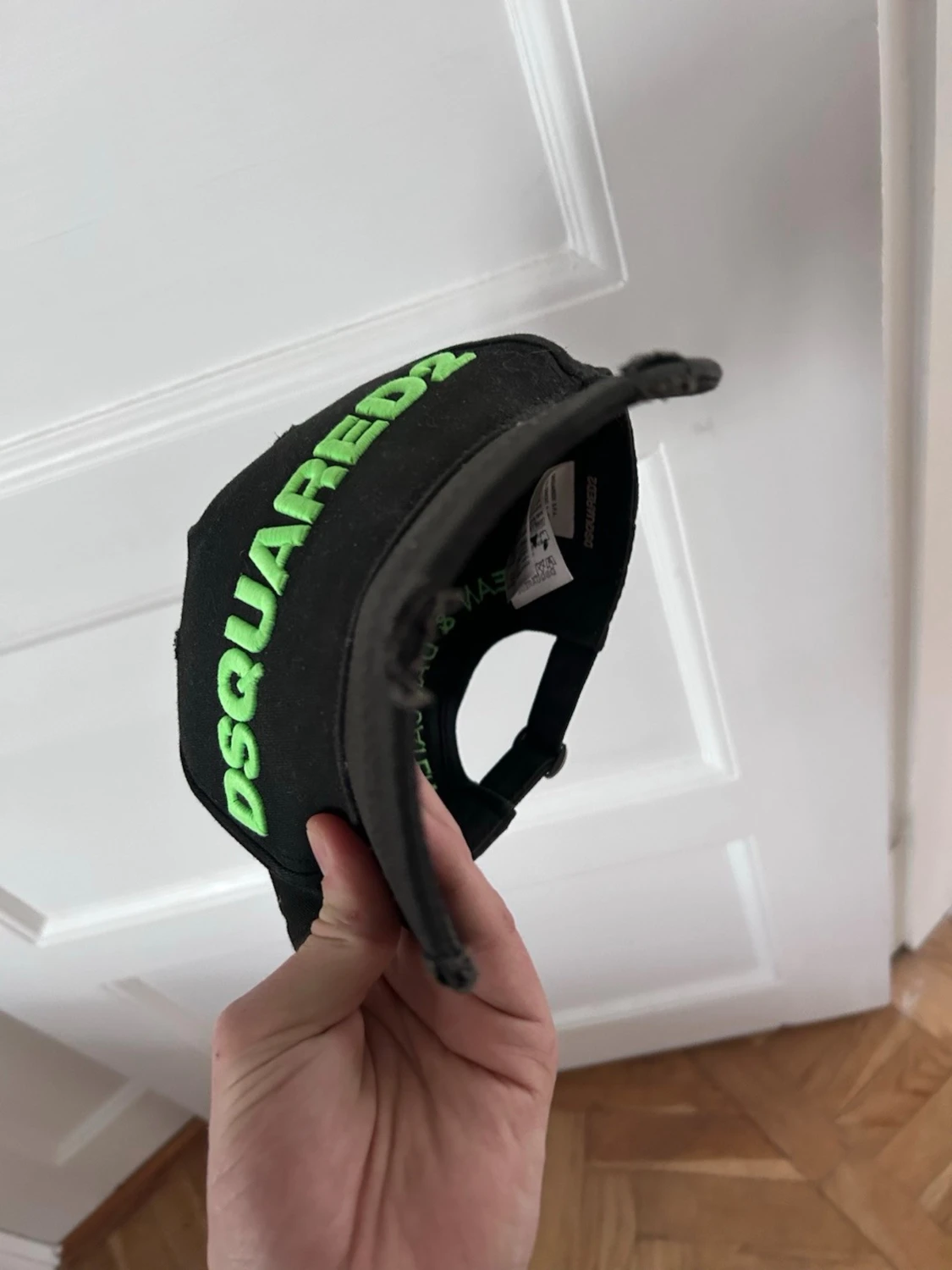 Svart Dsquared2 keps med neontext - 4