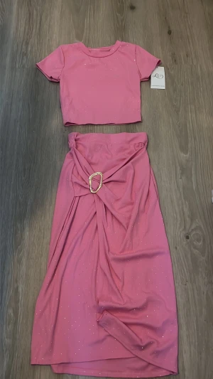 Set - Set kjol och topp one size, mer som en xs-m 💗
