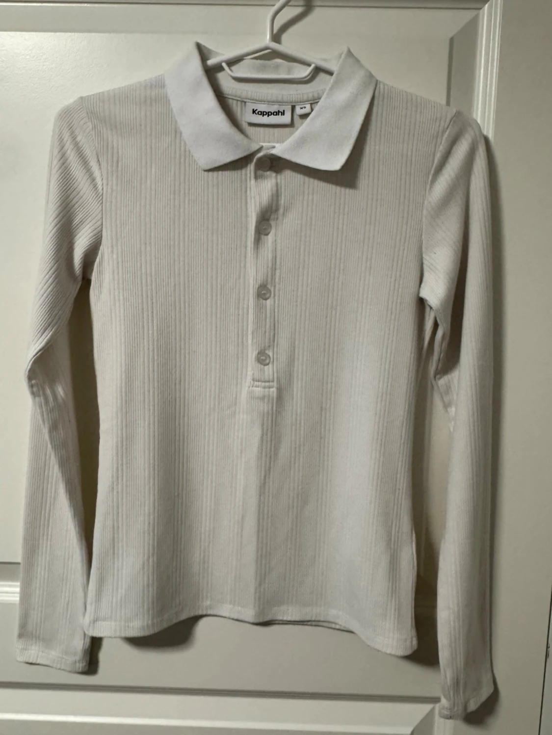 Vit ribbad blus med krage Kappahl