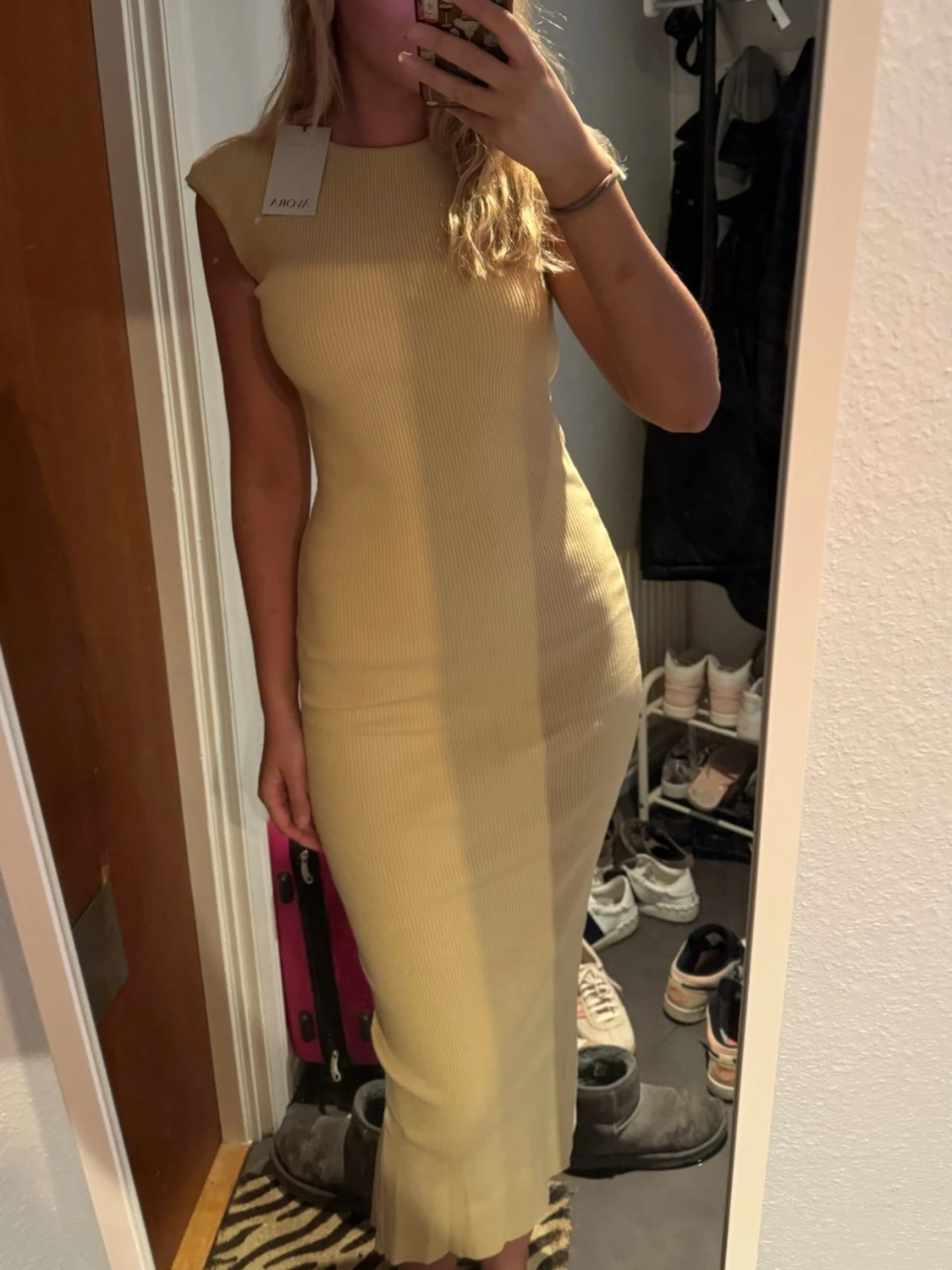 Avora beige maxiklänning