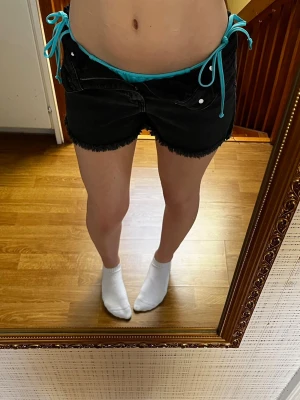 Svarta jeansshorts - Svarta jeansshorts i storlek 36 från hm, max använda 1 gång