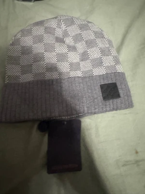 L%v mössa - 250kr, ny kondition. Fraktar snabbt!