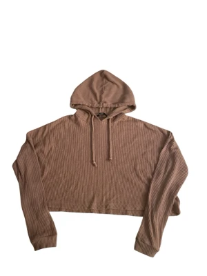 brun stickad hoodie - mysig ribbad stickad hoodie, ganska tunn från BikBok i XS  obs! katt finns i hemmet
