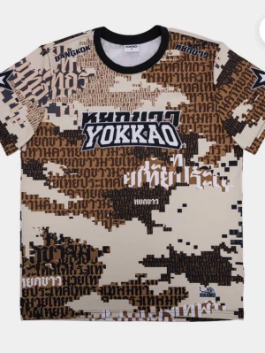 Yokkao camo t-shirt med tryck - Helt nya men fel storlek 