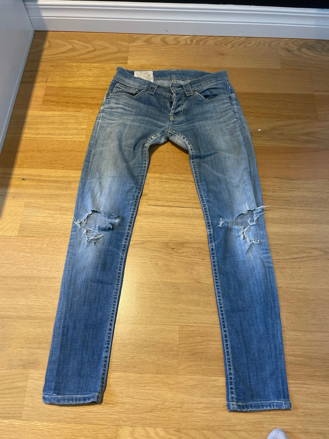 Blå slitna skinny jeans från dondup  - 1