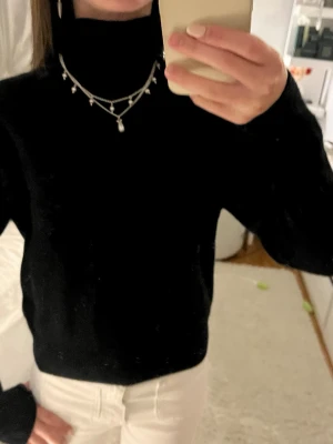 Stickad polotröja - Jättefin stickad svart polotröja från uniqlo