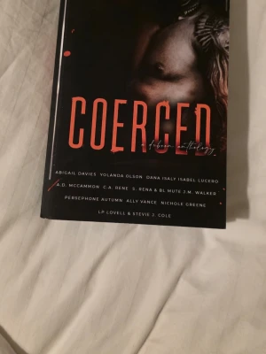 Coerced - mörk antologi - Signerad book Coerced anthology with story's from 10 authors 