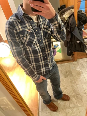 Hollister Skjorta - Riktigt fet rutig skjorta med bra passform från Hollister | Storlek S | Skriv vid funderingar och skicka gärna bud!