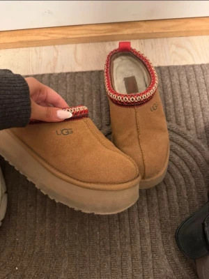 Ugg tazz  - Jättefina men använda såklart, inga defekter eller så💖nypris 2000!