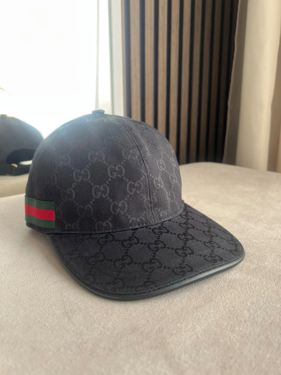 Svart keps från Gucci med GG-mönster - 1