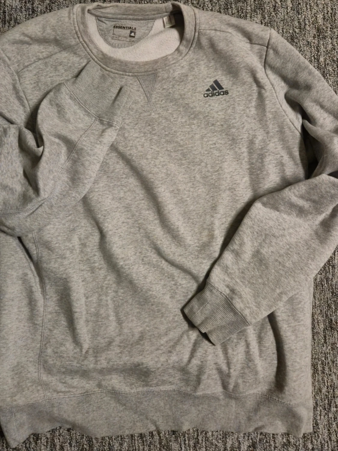 Grå sweatshirt från Adidas