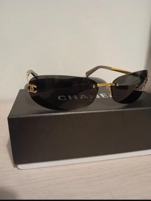 Chanel solglasögon - Som helt ny, Chanel solglasögon, all originalförpackning ingår. 🖤