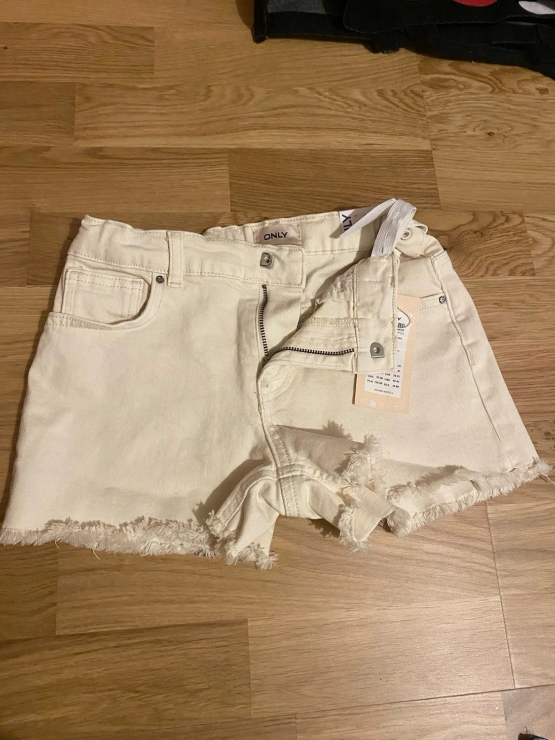 Vita jeansshorts från ONLY - 1